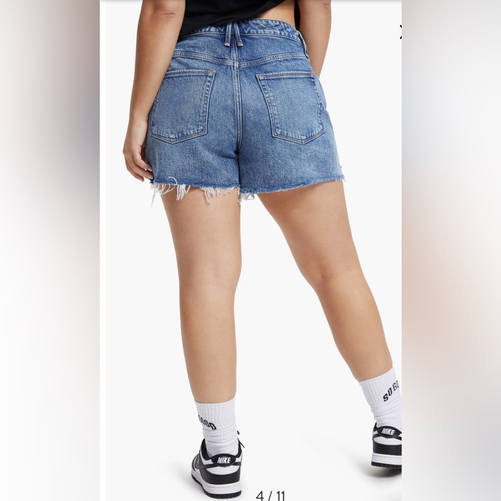 NWT Good American Good Girlfriend Cutoff Denim  Short - Picture 3 of 7